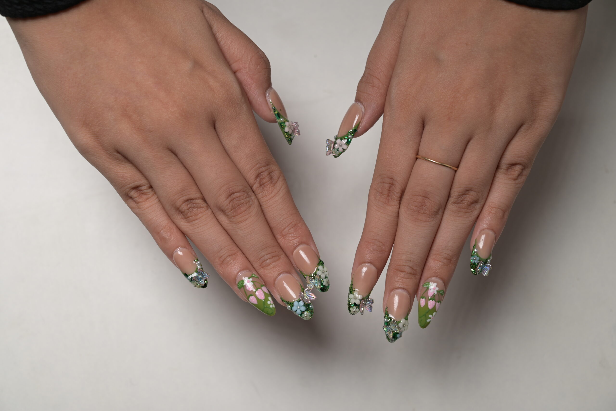 Phenomenails 30D Holographic Gel Nail Paint - Image 10